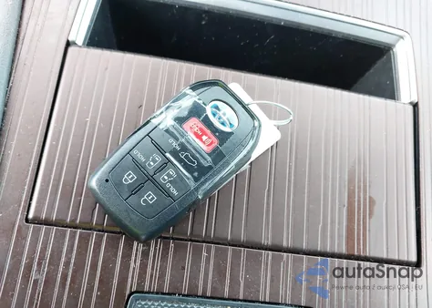 2022 Toyota Sienna Xle z USA, uszkodzony, nr VIN 5TDJSKFC4NS048133